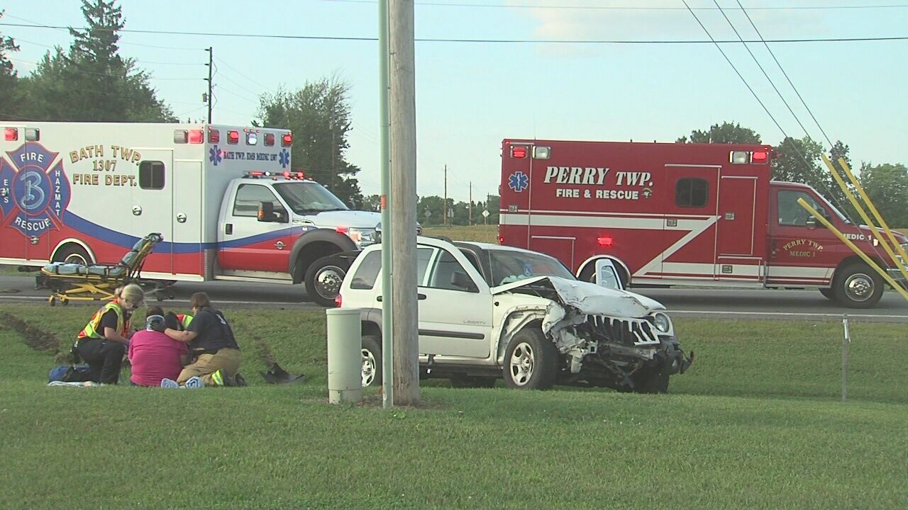 Multiple people sent to hospital after crash in East Lima